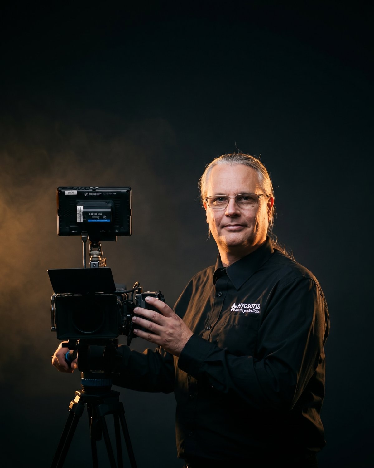 Sven van Myosotis Media achter zijn cinema-camera